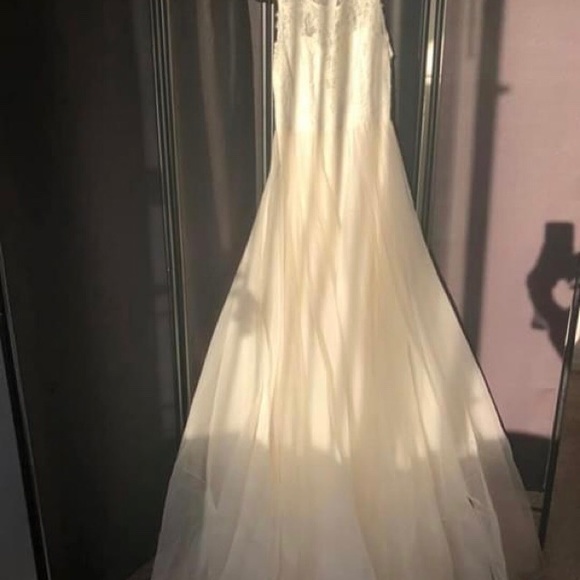 New Wedding Dress in it’s package - Picture 8 of 8